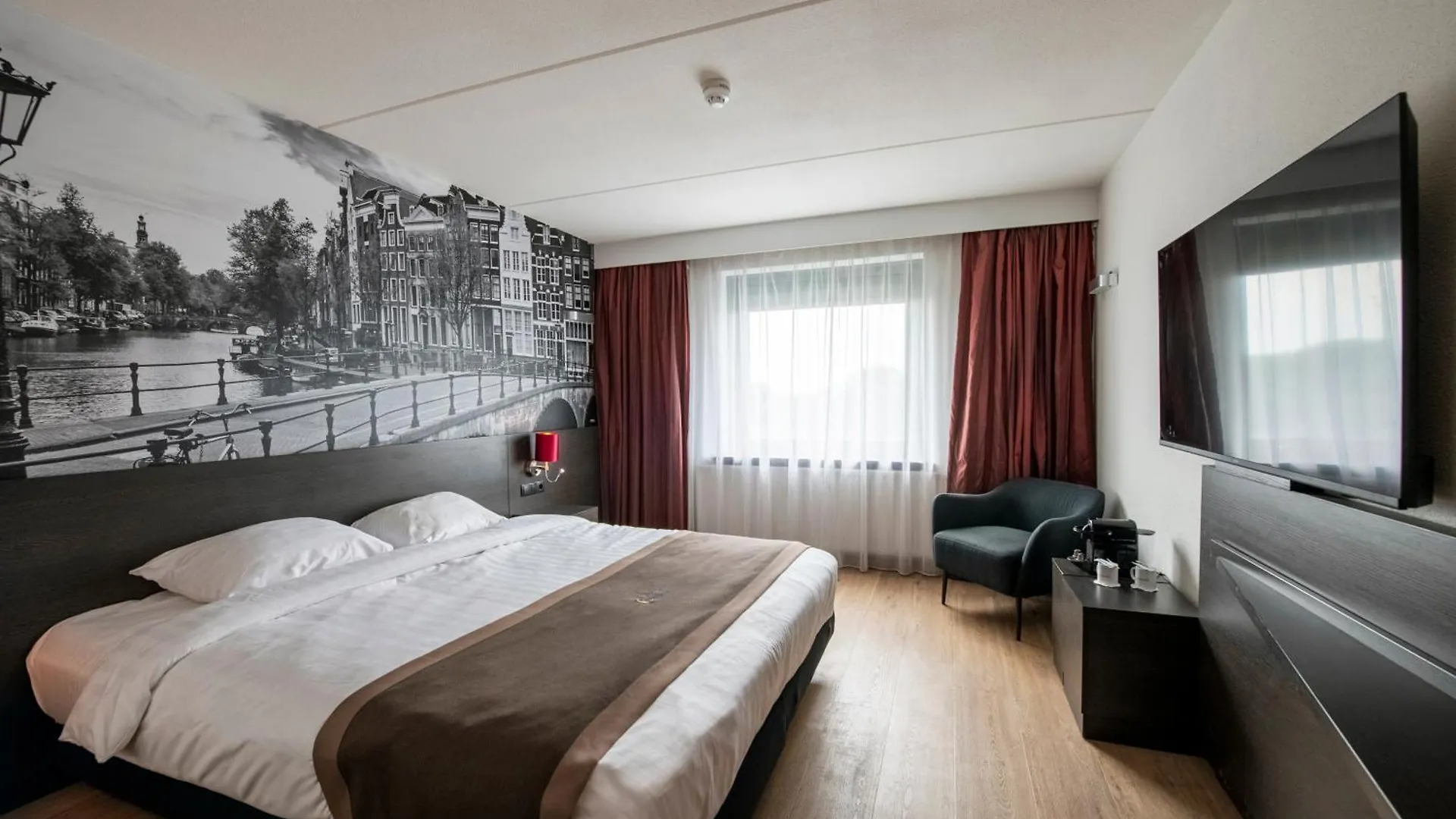5 Slimme Hotels bij NEMO Amsterdam om te Boeken